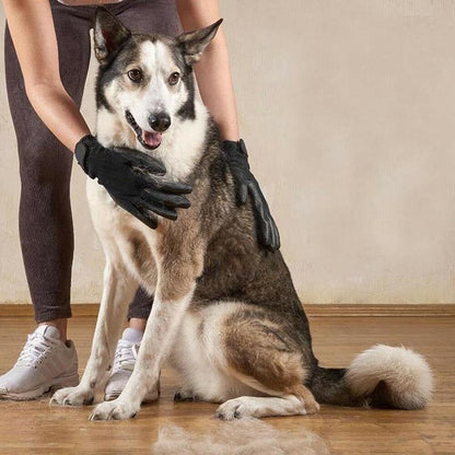 Pet Grooming Gloves – Gentle Deshedding & Massage
